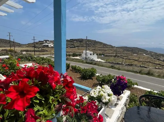 Mihaela Sifnos Faros
